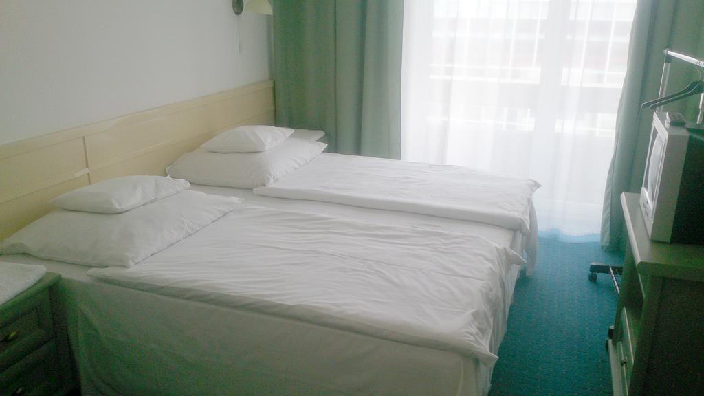 Pelikan Vendeghaz Hotel Szolnok Luaran gambar